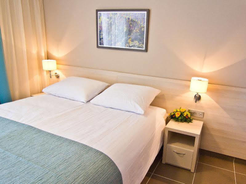 Plaza Sunny Hotel - San Marino Sunny Resort By Valamar Lopar Exterior foto